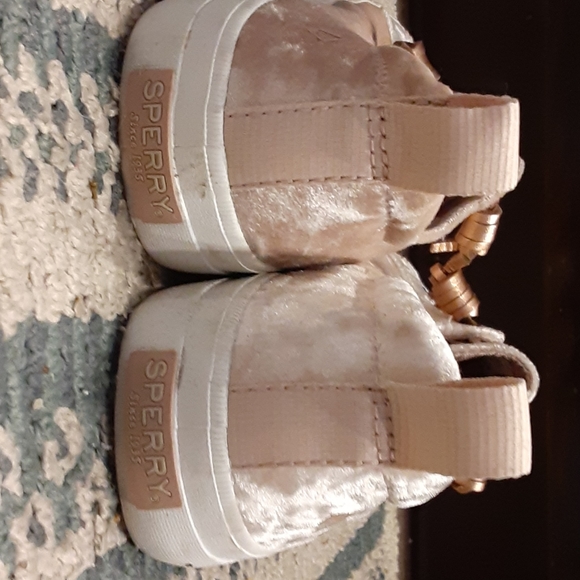 Sneakers - Picture 3 of 4